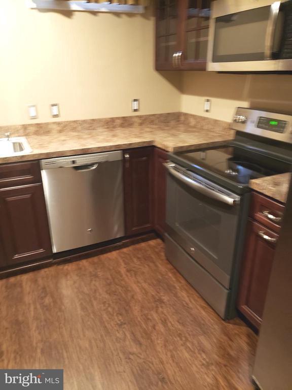 Building Photo - 2707 Hollywell Ct