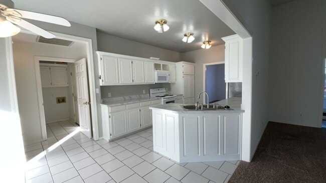 Building Photo - Well-maintained 3-bedroom, 2-bath home in ...