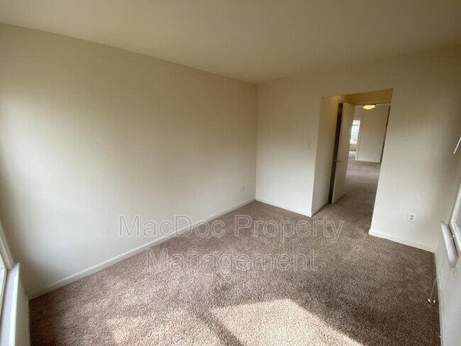 Building Photo - 227 Bend Farm Rd