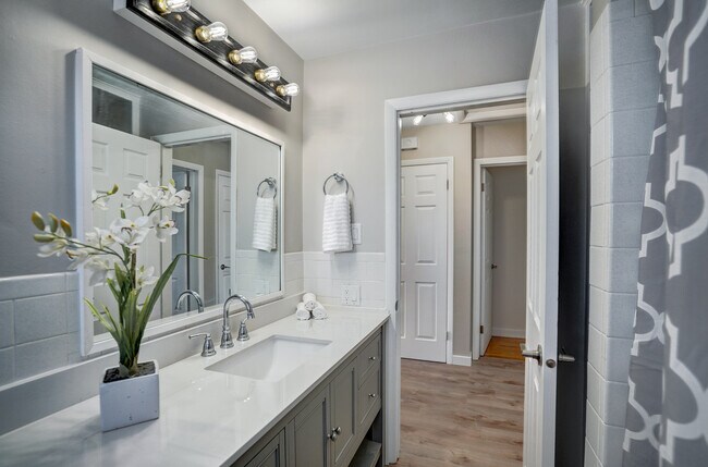 Building Photo - 4686 Capitol View Rd