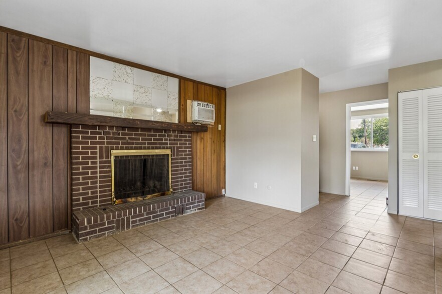 Building Photo - 342 Fairway S