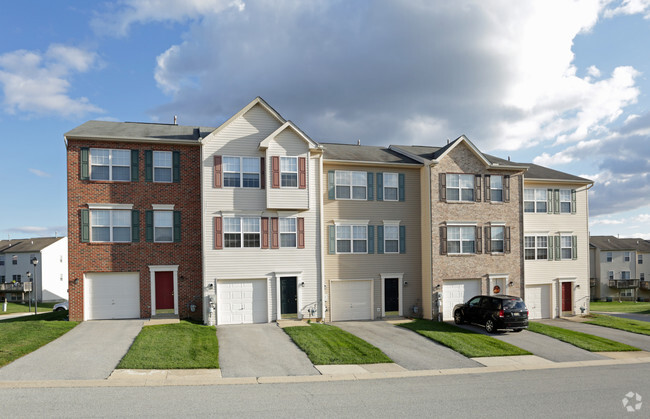 Building Photo - Saddle Ridge Crossing