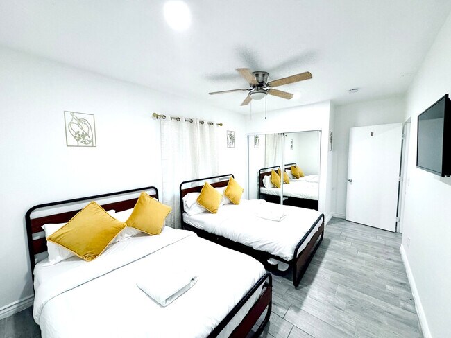 Building Photo - 10154 Campo Rd