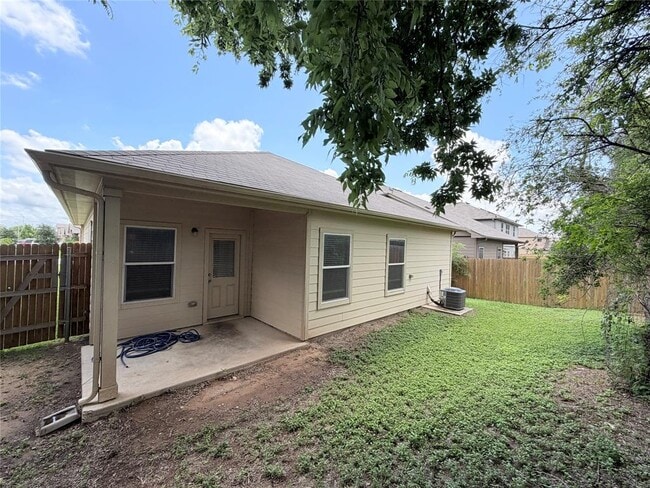 Building Photo - 225 Cibolo Creek Dr
