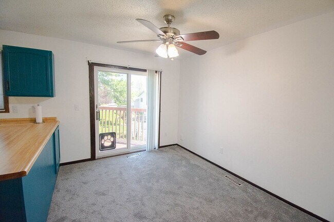 Building Photo - Spacious 2BR Twin Home with In-Unit Laundry