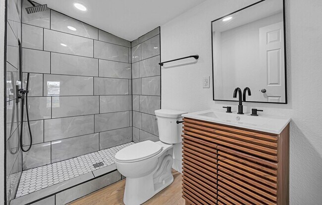 Building Photo - Spacious 4BD 2BA Home in Waco