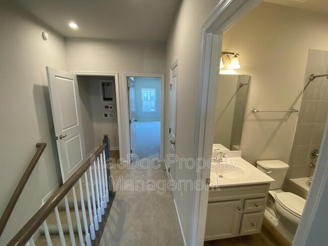 Building Photo - 1018 Trestle Dr