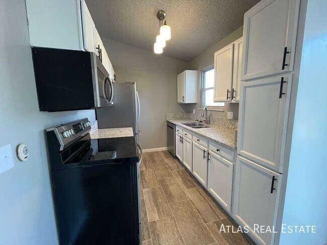 Building Photo - 2115 Bainbridge Rd