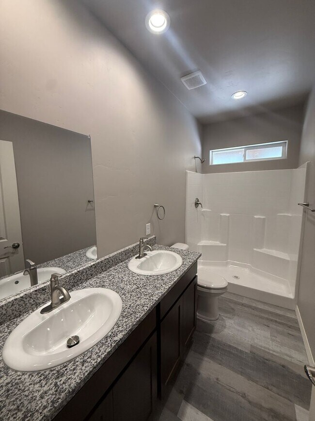 Building Photo - 3279 Tierra del Sol Dr