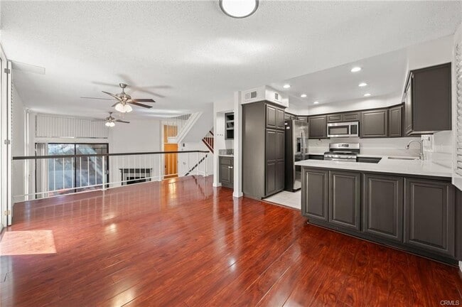 Building Photo - 9000 Vanalden Ave