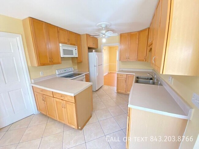 Building Photo - 654 McCutchen St