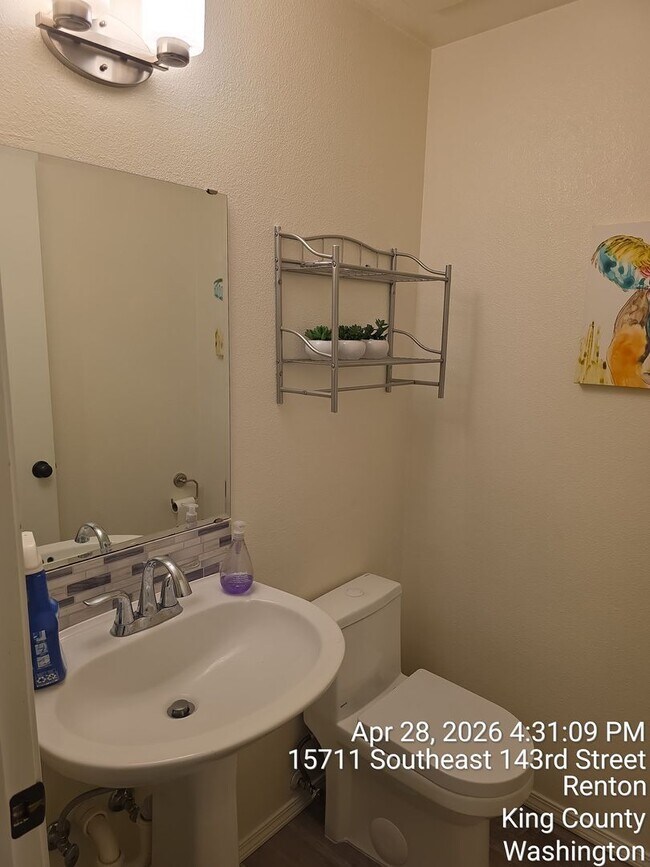 Building Photo - Renton - 4 bedroom 2.5 bath rental home - Custom home with large rooms - Available July 5th 2026