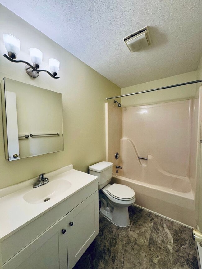 Building Photo - Apartment for Rent