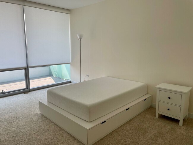 Building Photo - Luxury 1bed/1bath AVAILABLE in the LOOP