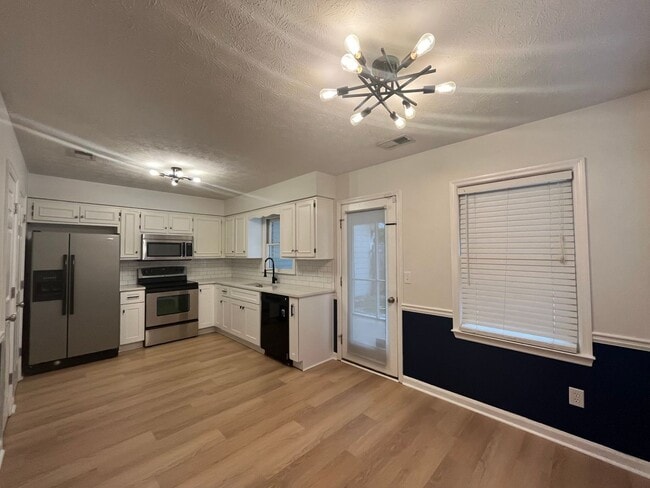 Building Photo - Your Dream Home is Waiting for You! Yardwo...