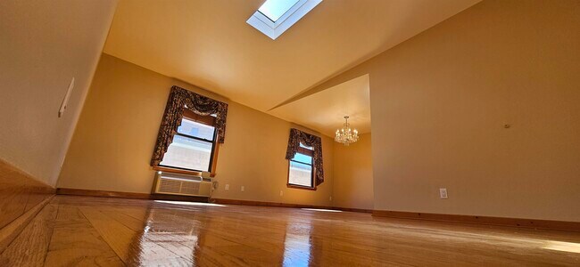Building Photo - 416 68th St