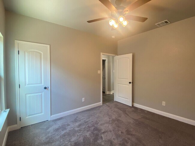 Building Photo - 1615 Black Kettle Trl
