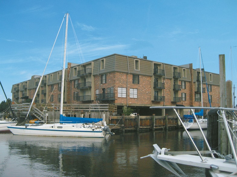 Sailboat Bay 8600 Pontchartrain Blvd New Orleans LA 70124 Apartment