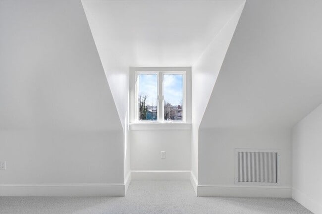 Building Photo - 1216 Sophia St