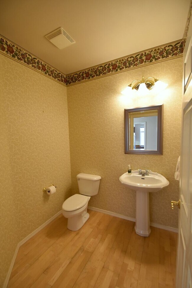 Building Photo - 2Bd/2.5Ba Issaquah Condo