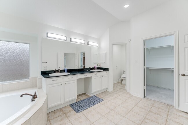 Building Photo - 7906 Del Monte Dr