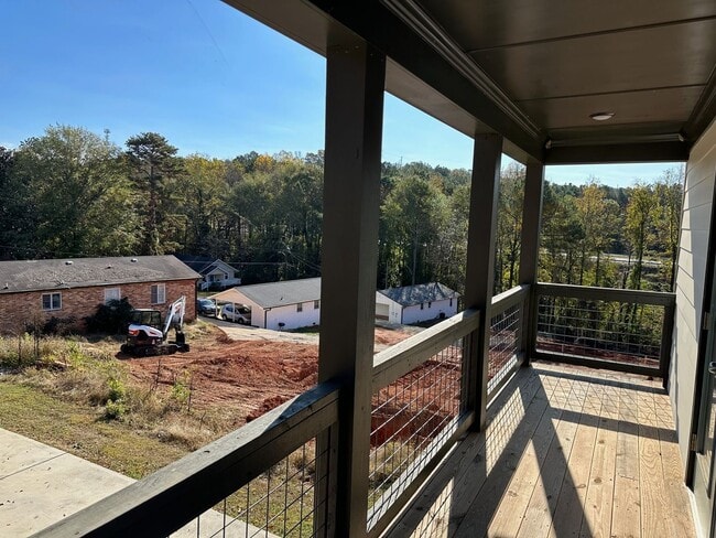 Building Photo - Three Bedroom Near Five Points Available