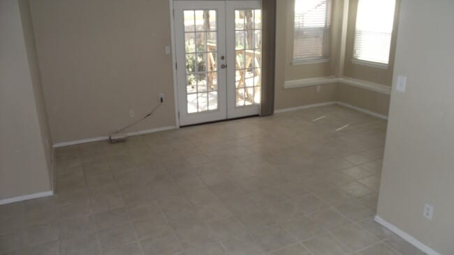 Building Photo - East El Paso 3 bed Refrig A/C!