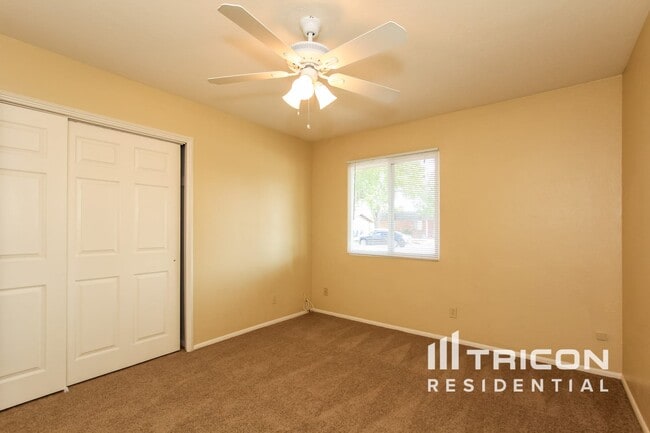 Building Photo - 3308 E Bloomfield Rd