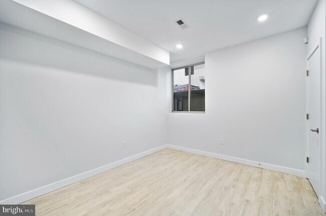 Building Photo - 2249 N Franklin St