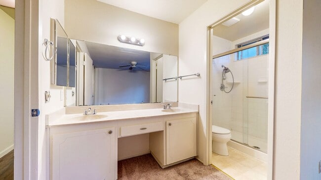 Building Photo - Bright 4 Bedroom 2 Full Bathroom Home with...