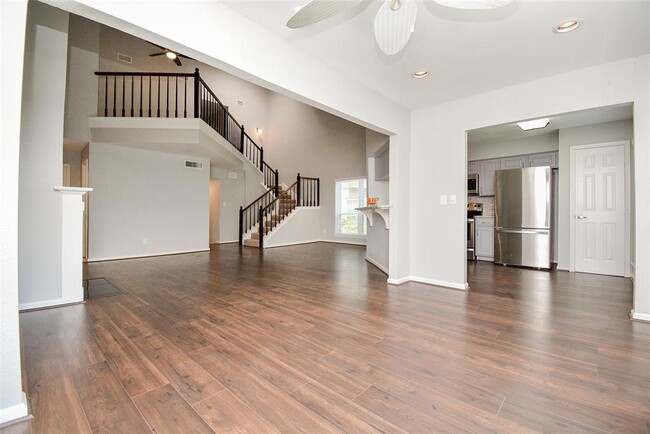 Building Photo - 9400 Doliver Dr