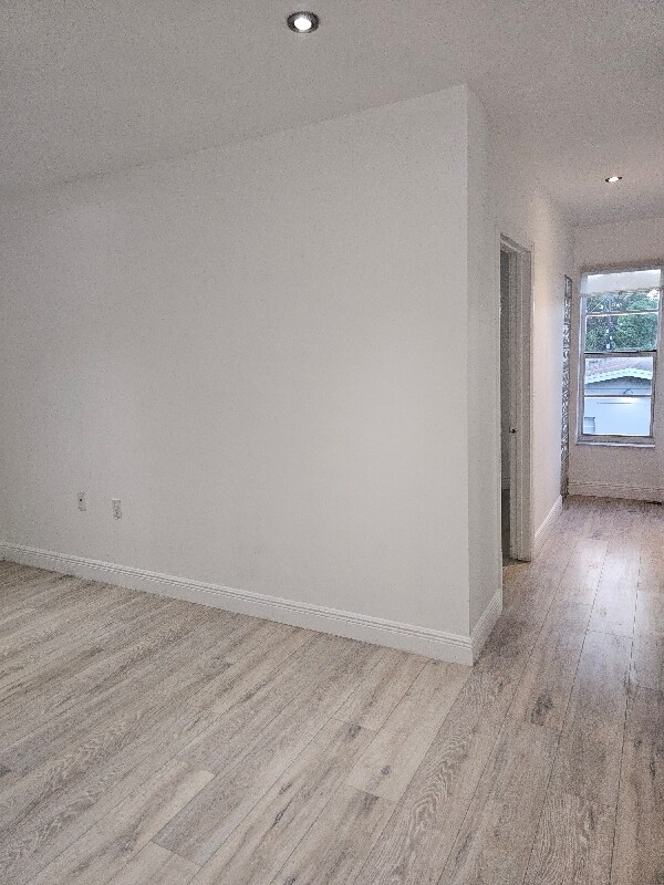 Building Photo - 1005 SW 15th Ave