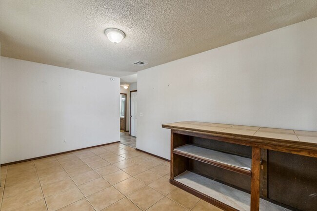 Building Photo - 3401 E Noble Dr
