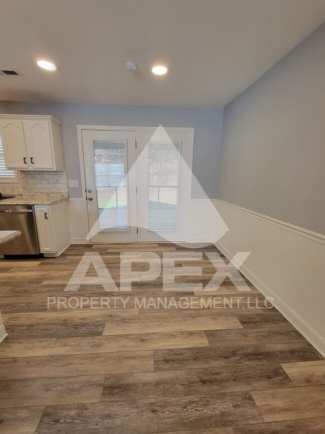 Building Photo - West Knoxville – Beautifully upgraded - 3 Bd/2.5 Single Family Home in Hampton Court Subdivision!!