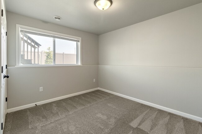 Building Photo - 806 United Dr