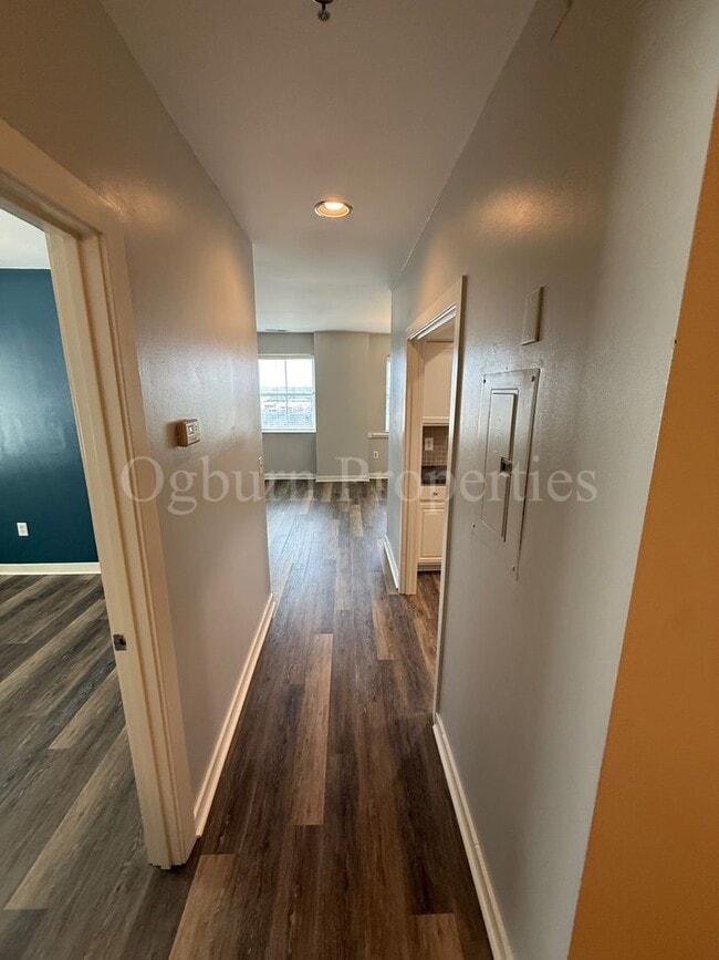 Building Photo - 315-507 N. Spruce St-1BR/1.5BA-Downtown APT!!!