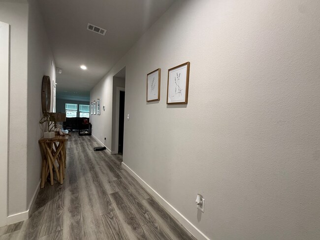 Building Photo - 7606 Orange Blossom Rd