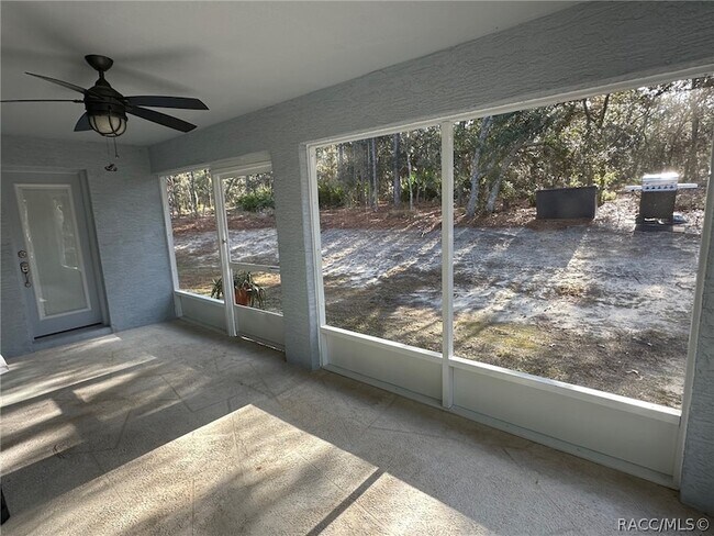 Building Photo - 5825 N Larkspur Way