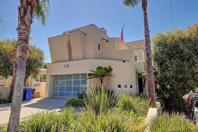 Building Photo - Stunning 4-Bedroom Home for Lease – Prime ...