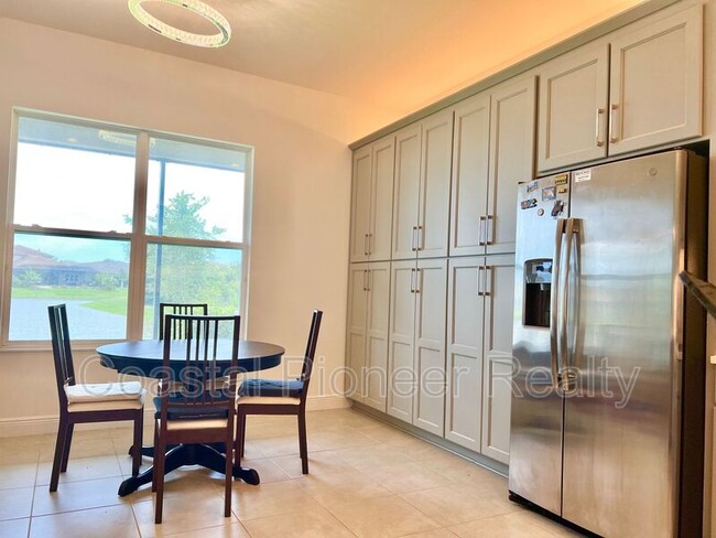 Building Photo - 31142 Lindentree Dr