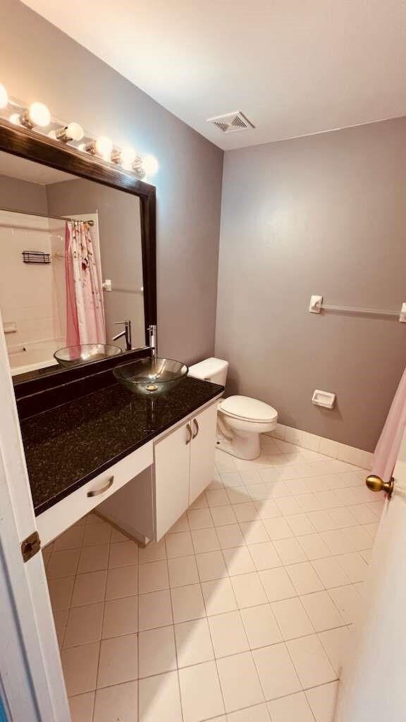 Building Photo - 4735 SW 14th St