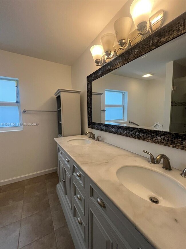 Building Photo - 9030 SW 40th Terrace