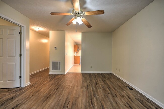Building Photo - 303 Moorland Dr