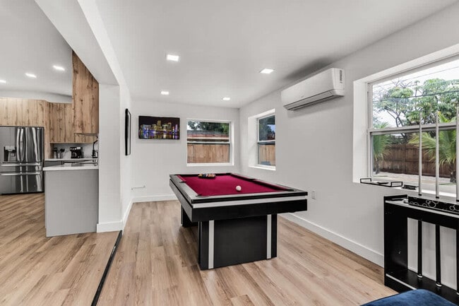 Building Photo - 17621 NE 7th Ave