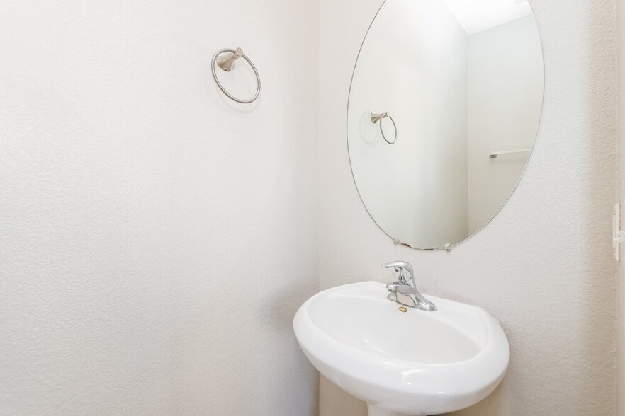 Building Photo - 6627 Brick House Ave