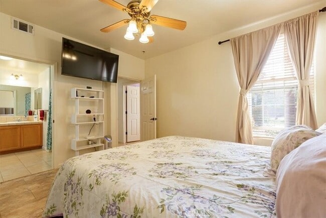 Building Photo - 3bedr 2bath Condo In a quiet location