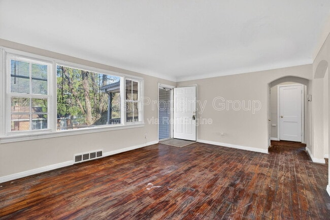 Building Photo - 9923 Jeffrey Dr