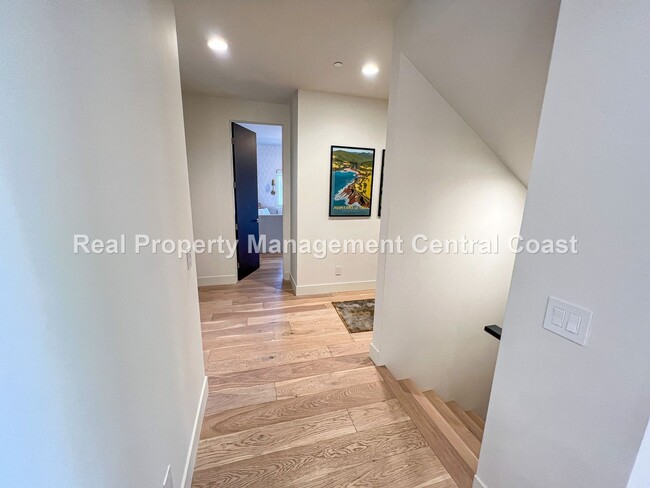 Building Photo - AVAILABLE JANUARY - Fully Furnished Modern...