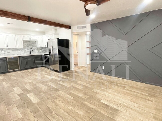 Building Photo - 423 S Terry Ln