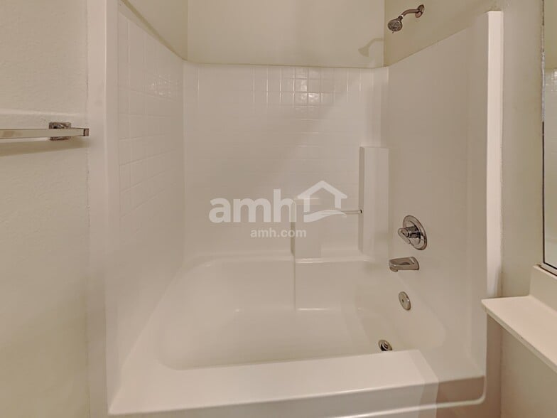 Building Photo - 2037 N 107th Dr